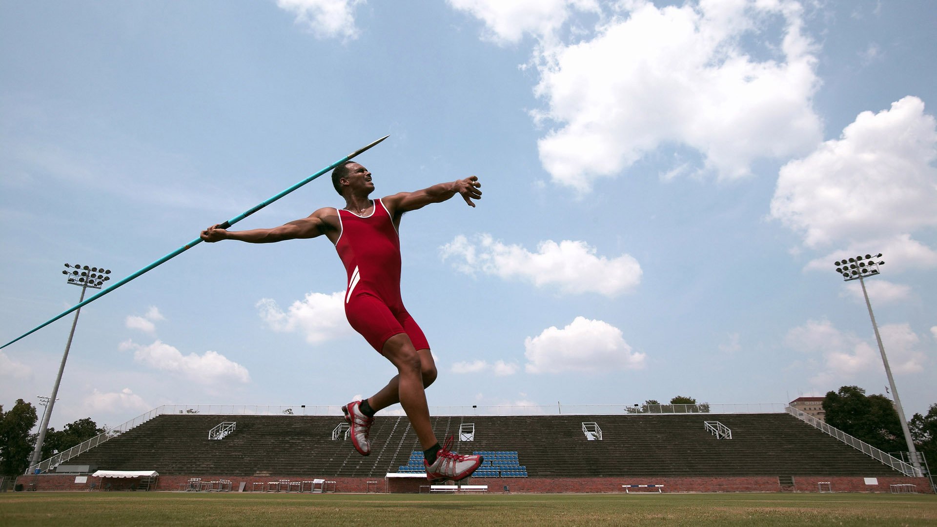 广厦对阵老鹰，伦纳德持续制造杀伤背后的战术密码